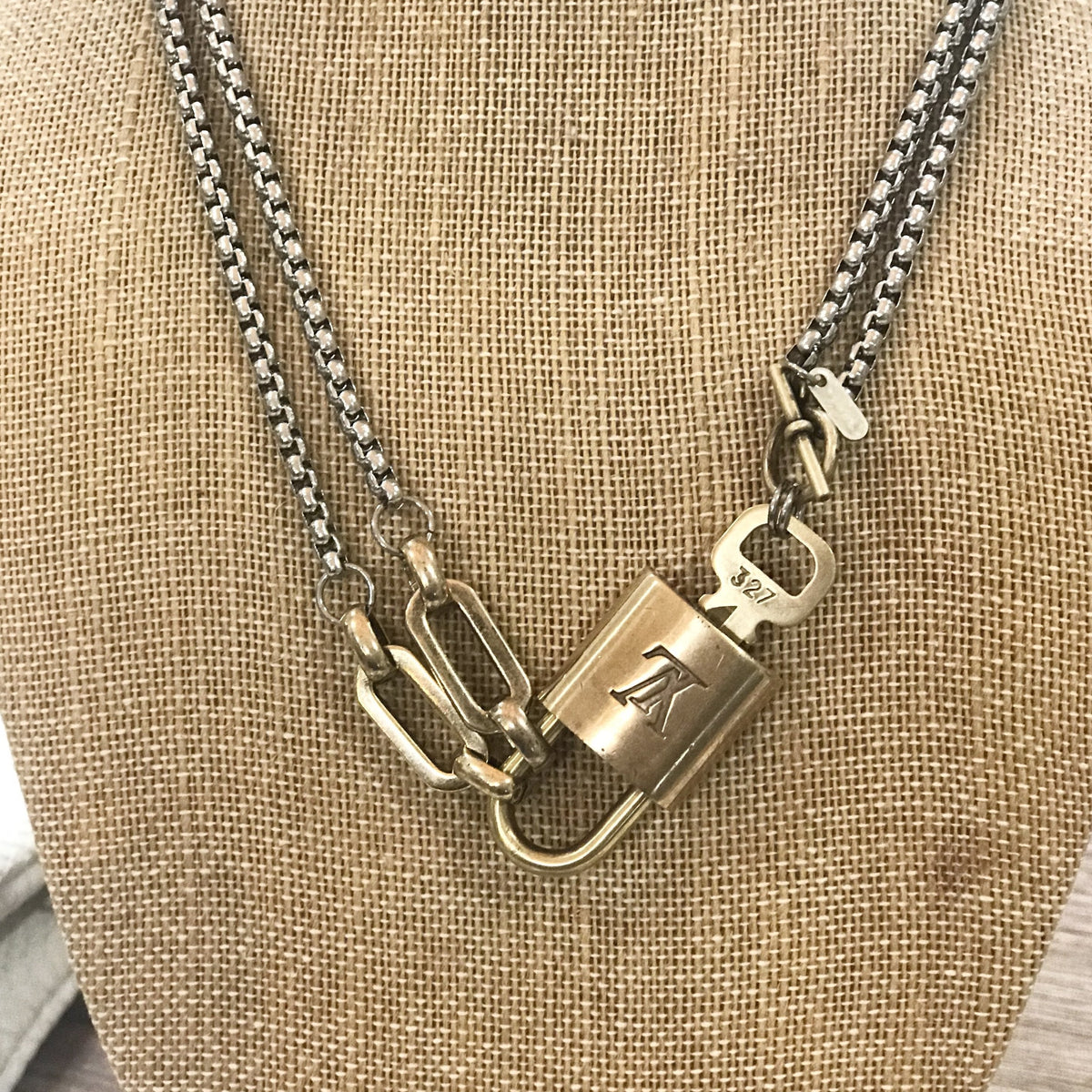 louis vuitton necklace with lock