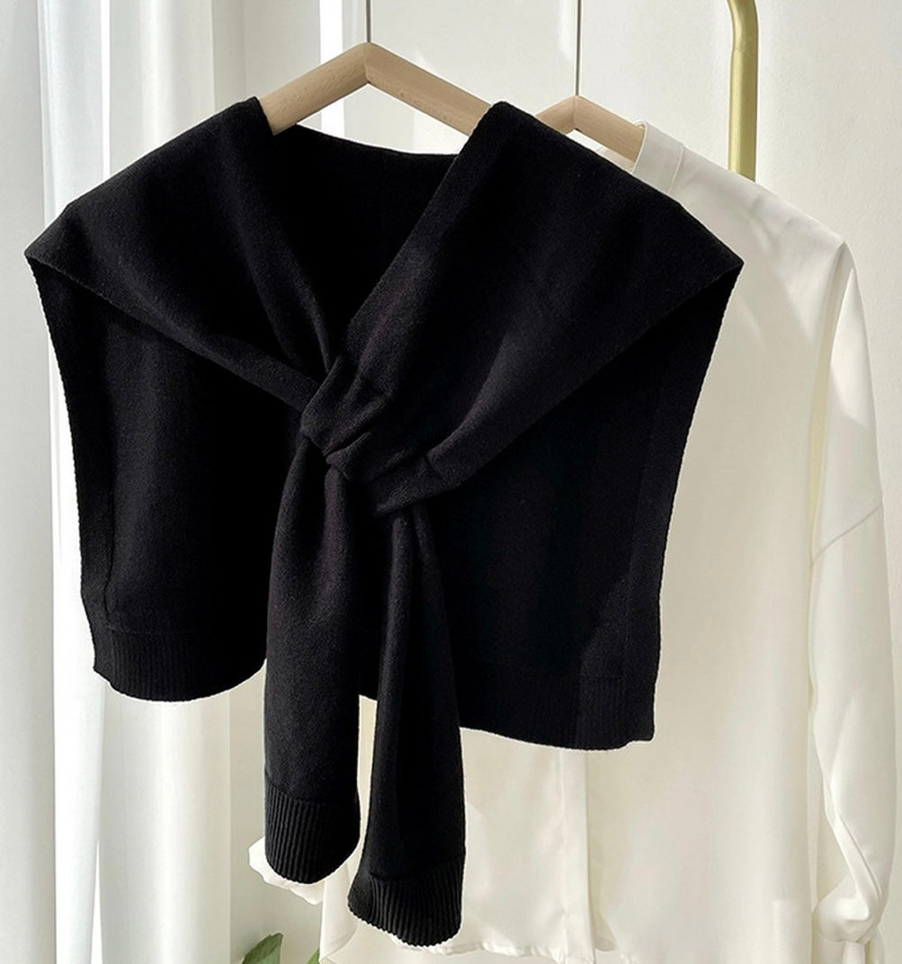 Anna Pull Through Shawl in Black