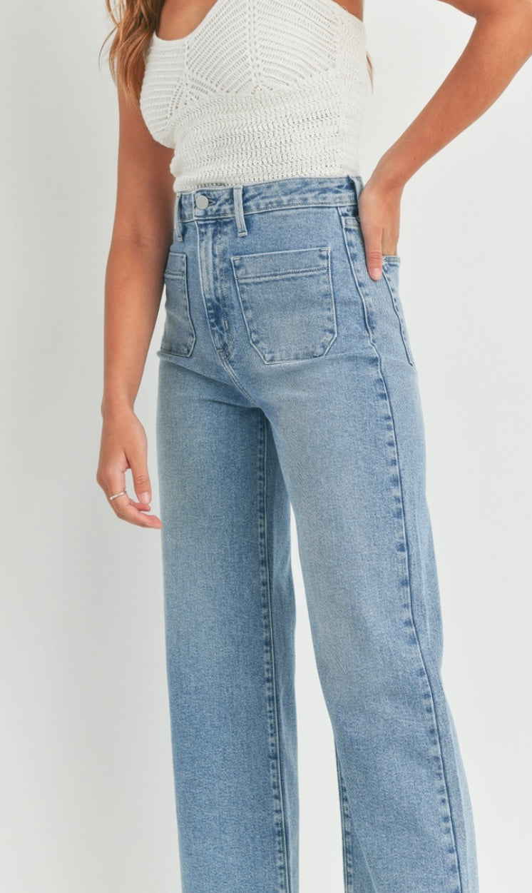 Patch Pocket Wide Leg Jean in Light Denim