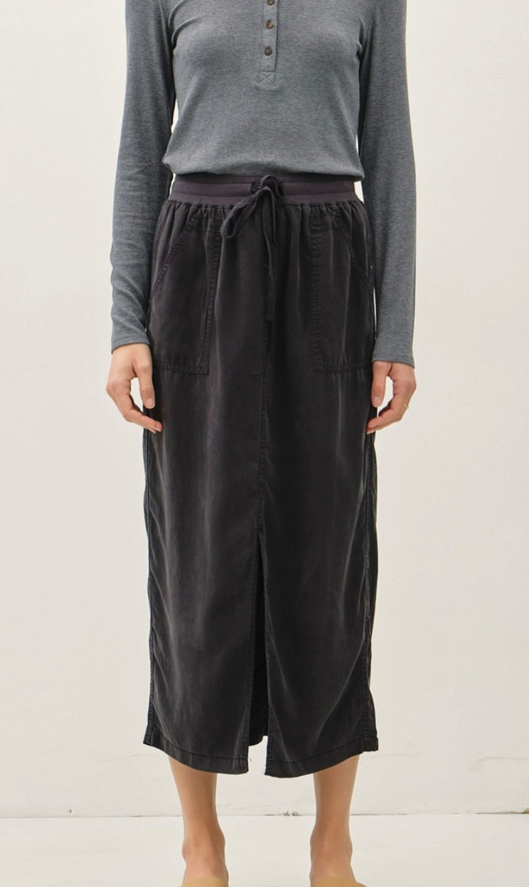 Nina Midi Skirt in Vintage Black