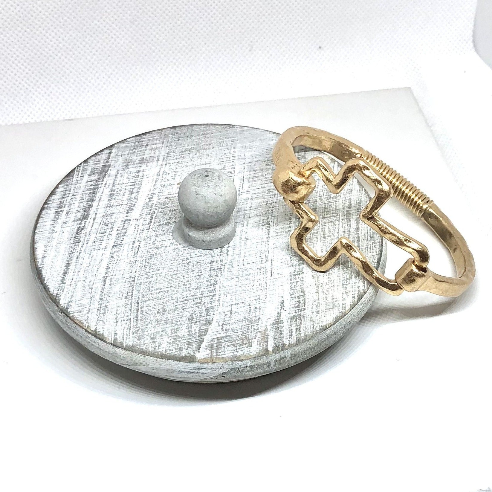 Cross Bracelet in Gold