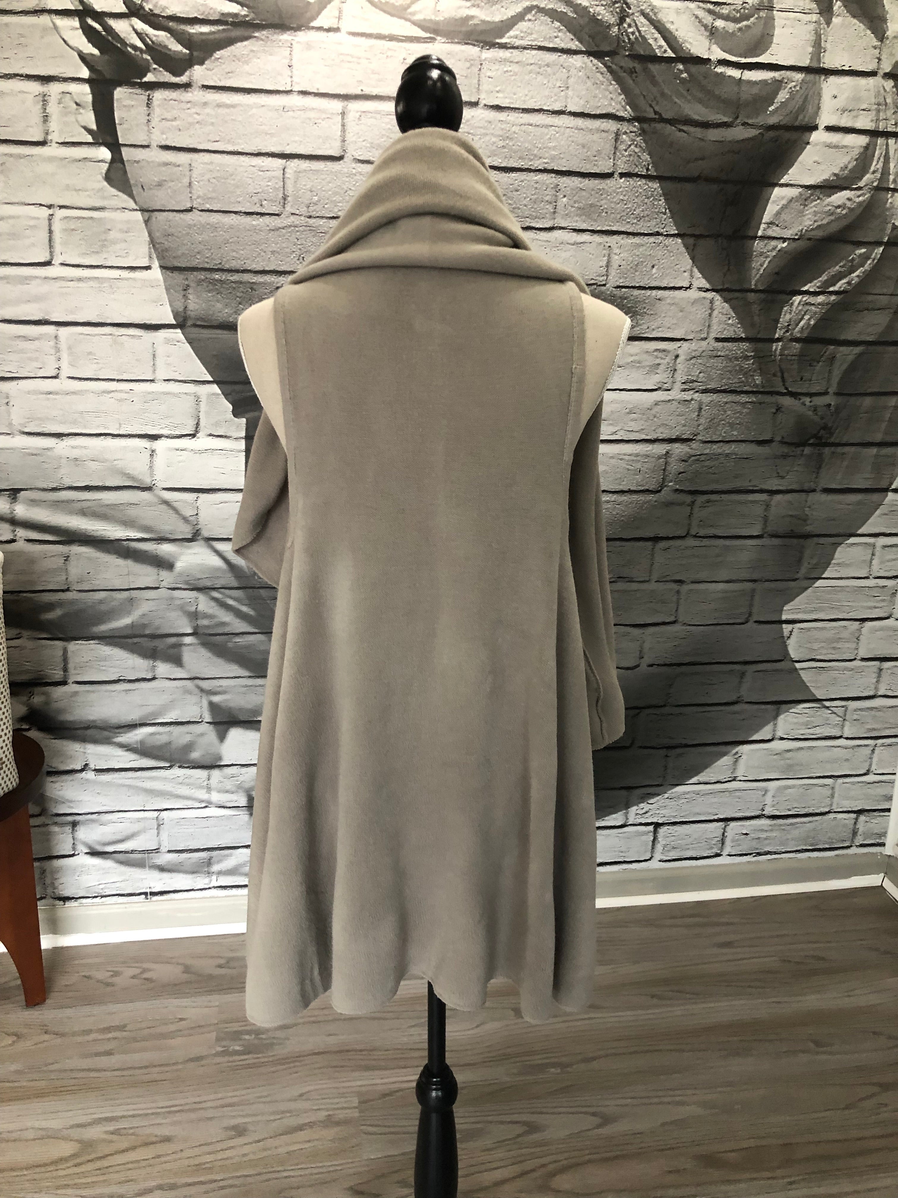 Veronica Vest in Taupe